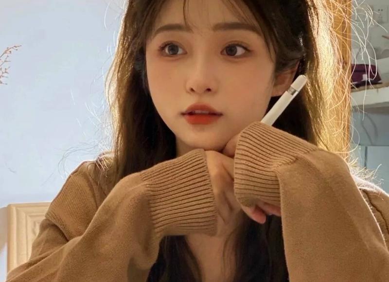 我给老公打电话，接电话的是个女人，告诉我他在洗澡