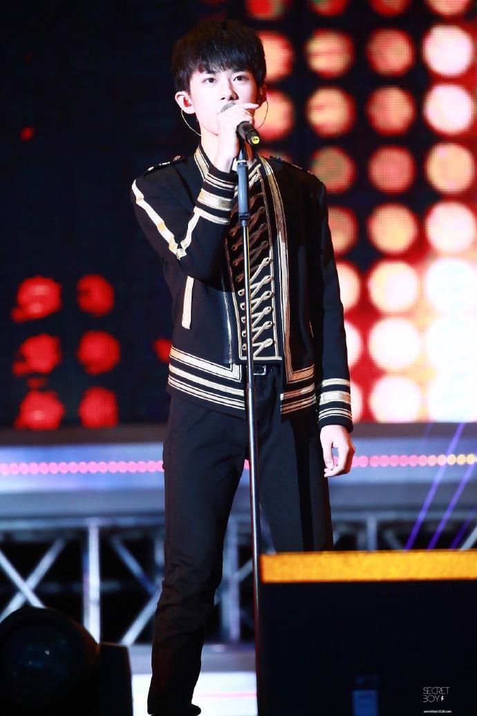 TFBOYS三周年演唱会火热开唱,易烊千玺技能满分