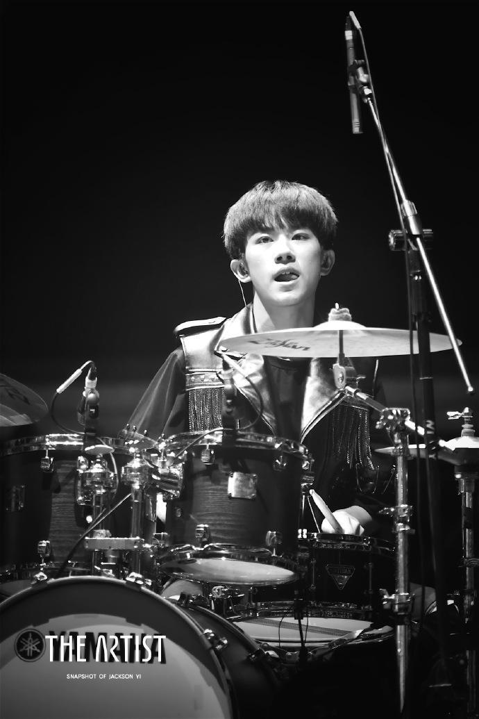 TFBOYS三周年演唱会火热开唱,易烊千玺技能满分