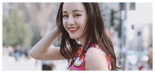 迪丽热巴素颜照被爆出,看到其照片之后,网友:有一种被骗的感觉