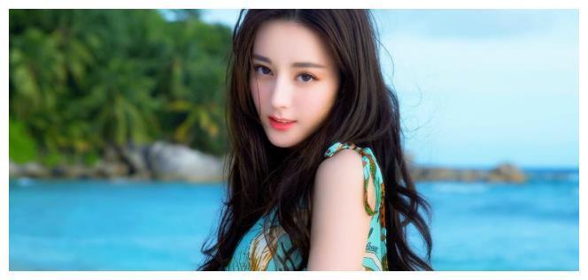 迪丽热巴素颜照被爆出,看到其照片之后,网友:有一种被骗的感觉