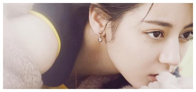 迪丽热巴素颜照被爆出,看到其照片之后,网友:有一种被骗的感觉