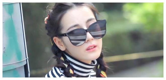 迪丽热巴素颜照被爆出,看到其照片之后,网友:有一种被骗的感觉