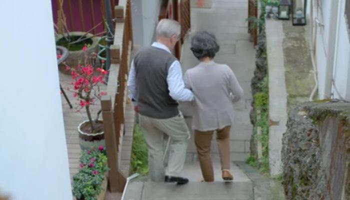 71岁奶奶做起淘宝模特，每天工作12小时拍100多套服装，气质秒杀明星