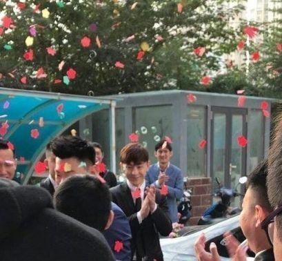 邓伦穿婚纱当伴郎，白敬亭被调侃“白静婷”，TFBOYS硬汉风曝光