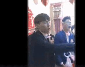 邓伦穿婚纱当伴郎，白敬亭被调侃“白静婷”，TFBOYS硬汉风曝光