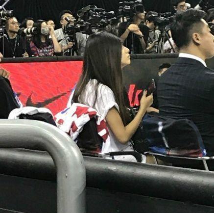 邓伦穿婚纱当伴郎，白敬亭被调侃“白静婷”，TFBOYS硬汉风曝光