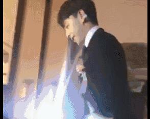 邓伦穿婚纱当伴郎，白敬亭被调侃“白静婷”，TFBOYS硬汉风曝光