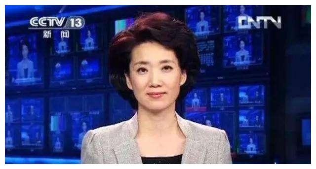 央视传奇主播李修平：26年不交差错费，52岁退居幕后嫁高官