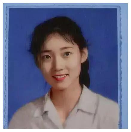 央视传奇主播李修平：26年不交差错费，52岁退居幕后嫁高官