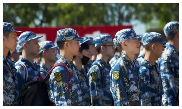 TFBOYS王俊凯北电军训照流出,只有半张脸的他你还认得吗?