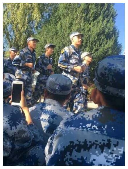 TFBOYS王俊凯北电军训照流出,只有半张脸的他你还认得吗?