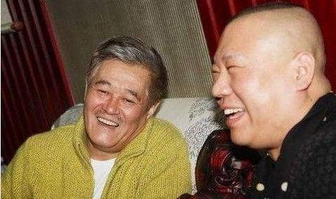 宋小宝成名前后两任妻子对比照,丑如宋小宝两任妻子却都是大美人