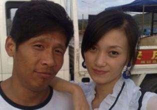 宋小宝成名前后两任妻子对比照,丑如宋小宝两任妻子却都是大美人