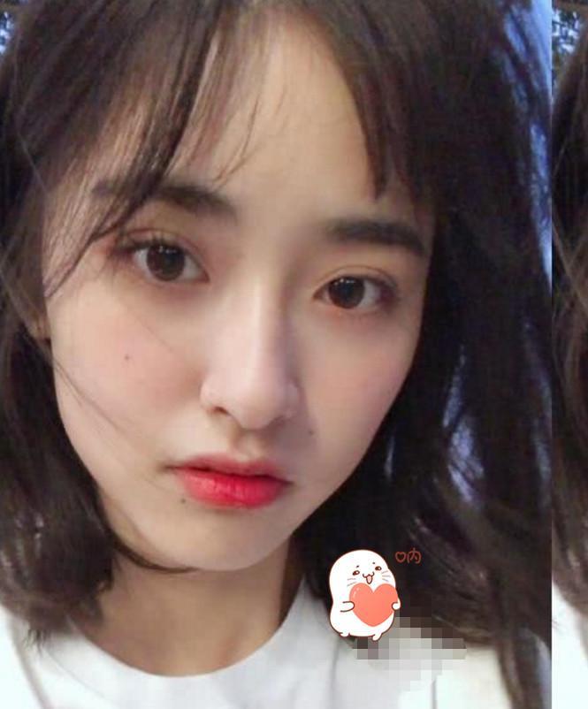 沈月微博晒自拍照,“大波浪”烫引来热议,网友:准备换发型?