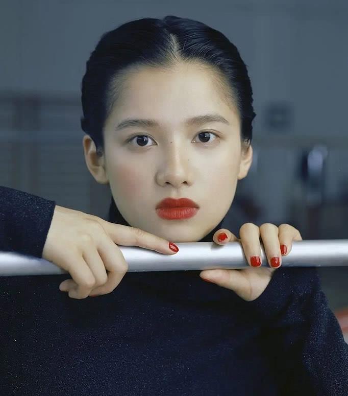 娱乐周也张婧仪是一个人吗 周也张婧仪长得一模一样对比图？  6