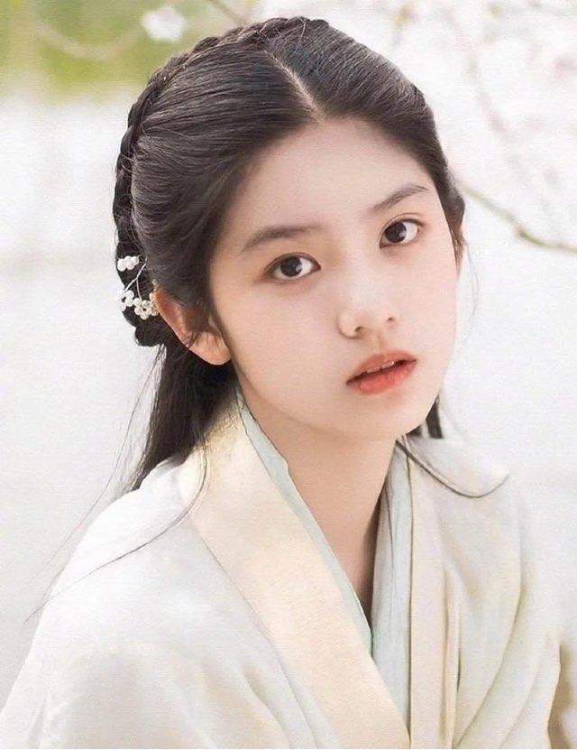 娱乐周也张婧仪是一个人吗 周也张婧仪长得一模一样对比图？  7