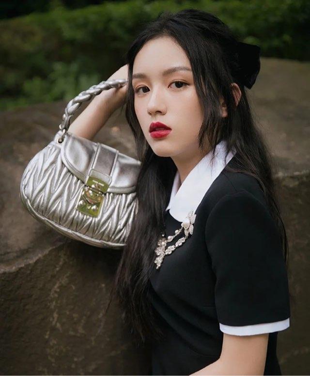 娱乐周也张婧仪是一个人吗 周也张婧仪长得一模一样对比图？  5