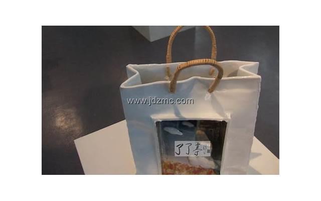 这是爱吗?为什么一个年轻的男人会被一个年长的女人所吸引? 这是爱吗?为什么一个年轻的男人会被一个年长的女人所吸引?