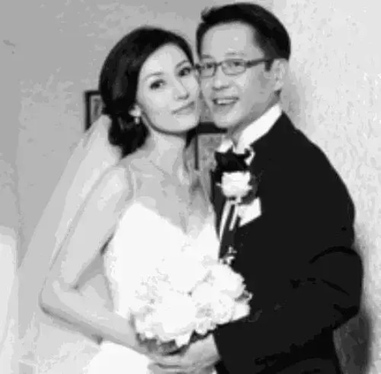 李嘉欣晒与儿子亲吻照引争议,“最美港姐”李嘉欣并非浪得虚名