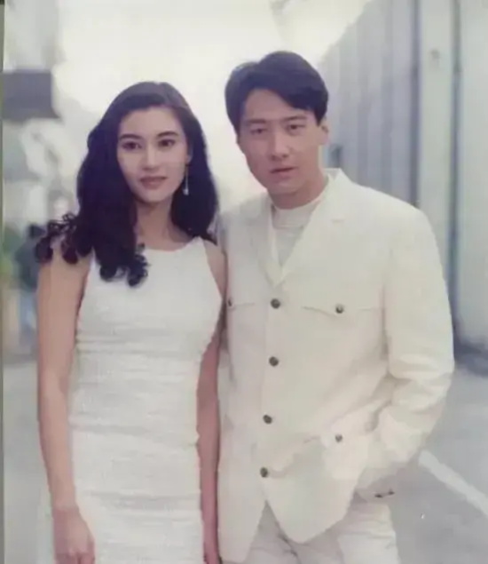 李嘉欣晒与儿子亲吻照引争议,“最美港姐”李嘉欣并非浪得虚名