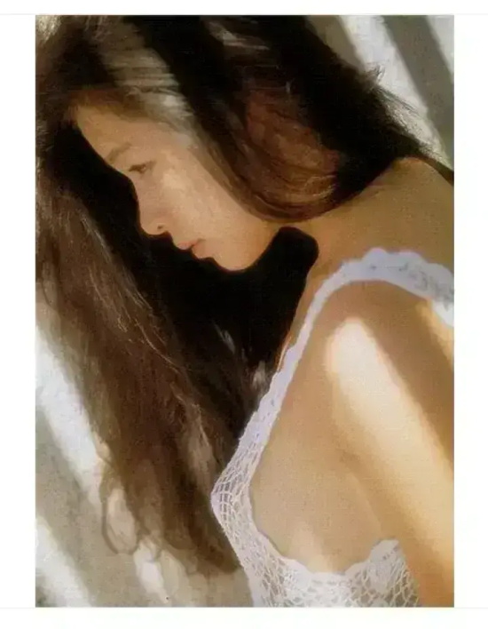 徐若瑄早年清纯写真合集，仿佛明镜一般