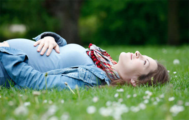 受孕后几天胸部会变大?怀孕初期胸部有哪些症状?