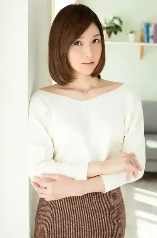 硬盘女神上原瑞穗美图分享，美艳不可方物！