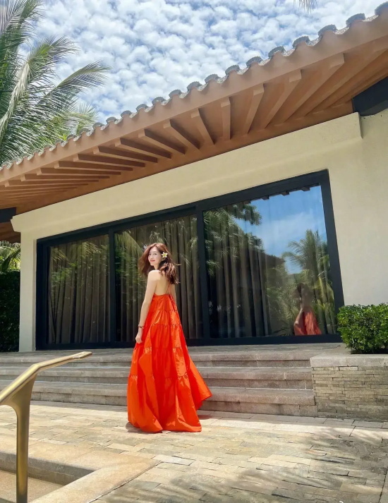 内娱海归硕士女星:江疏影吊带红裙高清写真