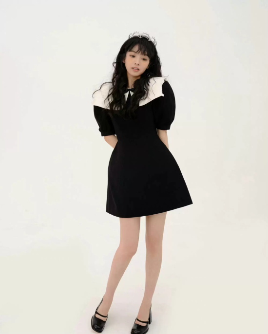 田曦薇生日六宫格写真,一头长卷发真是元气少女