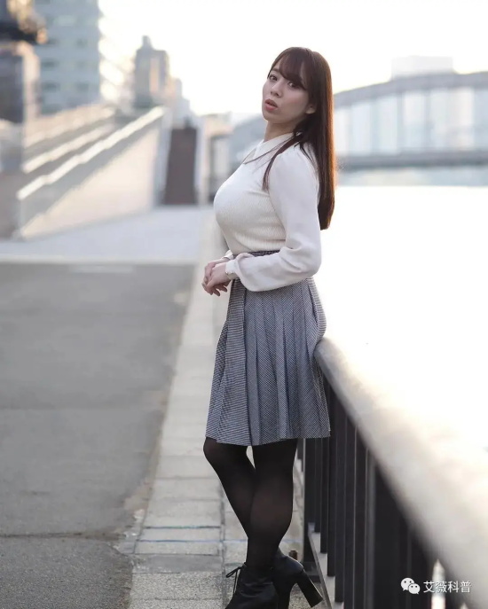 J罩杯女神三島奈津子美图分享，身形霸气侧漏！