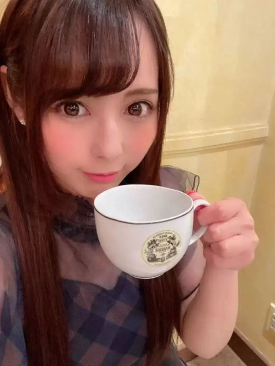 佳苗瑠华-出道巅峰的萝莉少女，却因玩重口味最终引退 - 