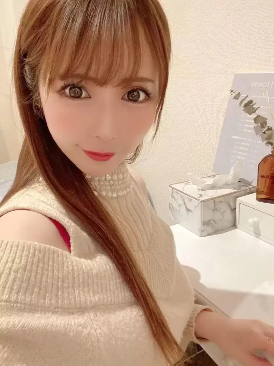 佳苗瑠华-出道巅峰的萝莉少女，却因玩重口味最终引退 - 