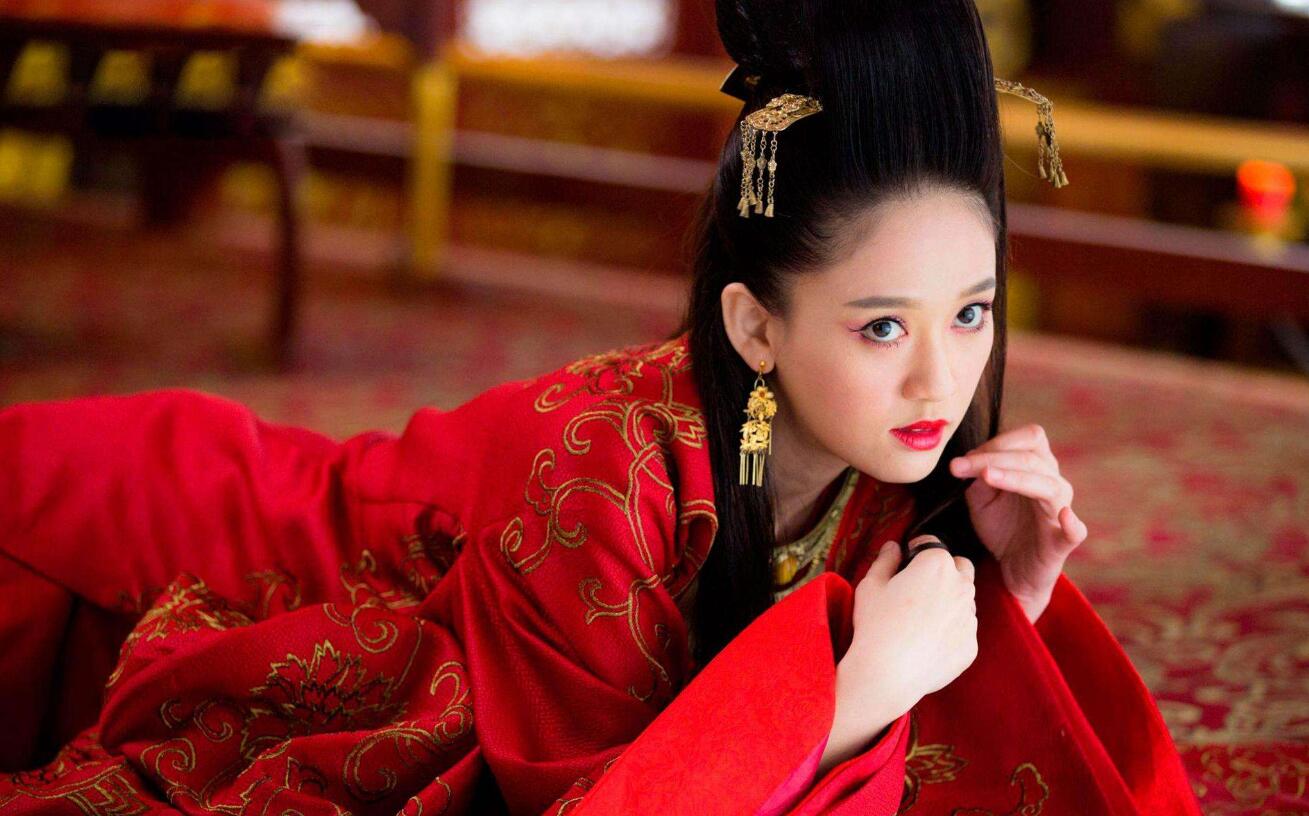 ​陈乔恩的东方不败当年有多火？(连金庸老先生都点赞)