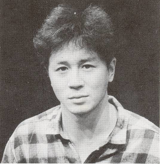 崔岷植年轻时人称“韩国周润发” 大龄毕业生“小鹿青年”