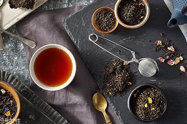 伯爵红茶用什么水泡好 矿泉水或纯净水 伯爵红茶用什么水泡好 矿泉水或纯净水