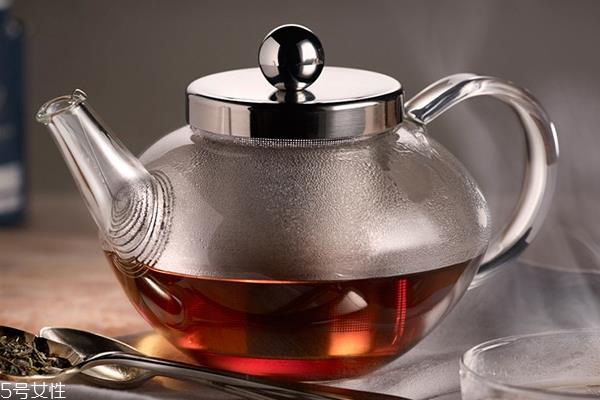 伯爵红茶用什么水泡好 矿泉水或纯净水 伯爵红茶用什么水泡好 矿泉水或纯净水