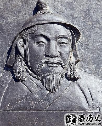 爱育黎拔力八达雕像