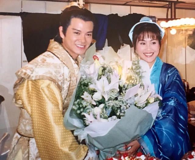 长得漂亮，曾被TVB力捧，为大6岁老公高龄产子，49岁活成少女样