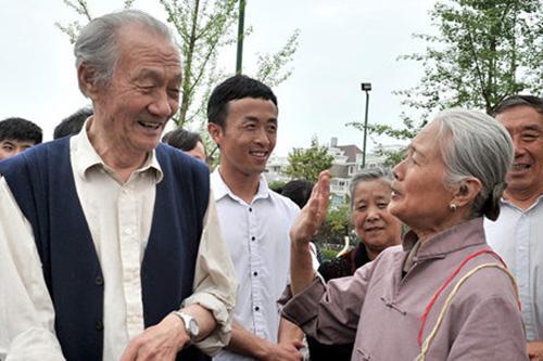 22岁“小花”长大了，美得不敢认，93岁爷爷仍然坚持拍戏