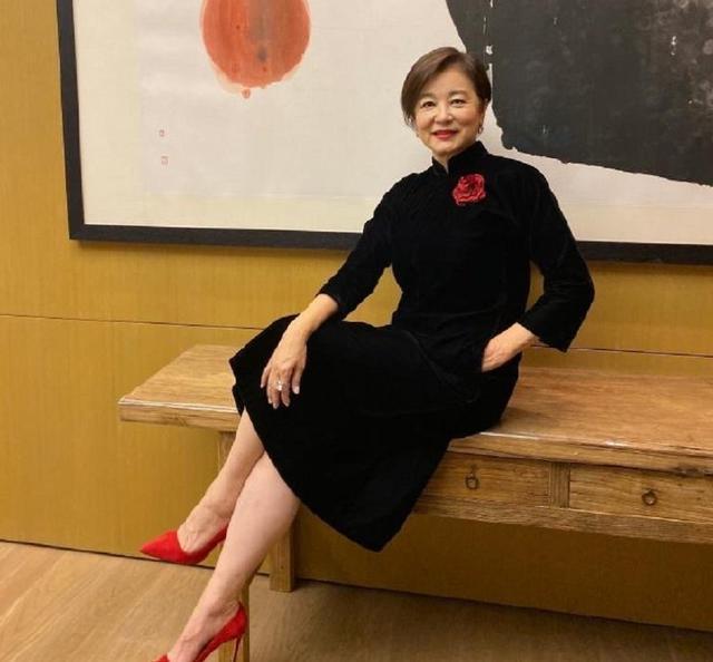 年轻时美貌惊艳四方，婚后淡出影坛，女儿没遗传到她的长相好遗憾