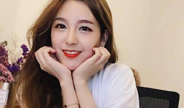 Rita直播连麦遇丑男求婚，姿态等人直呼在一起！