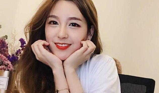 Rita直播连麦遇丑男求婚，姿态等人直呼在一起！