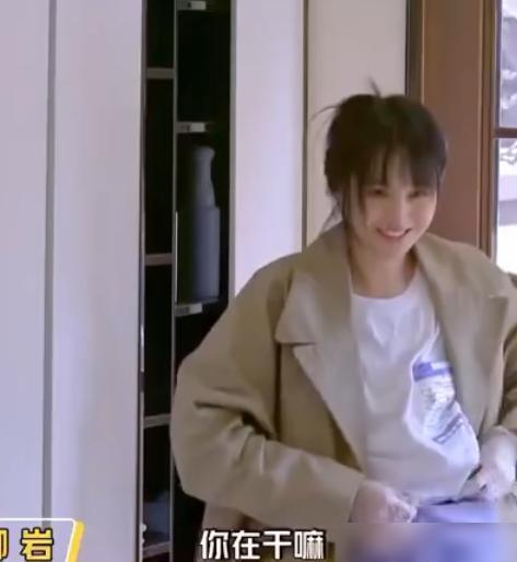 郑爽当众脱裙子,露出来的“安全裤”让嘉宾耳朵都红了