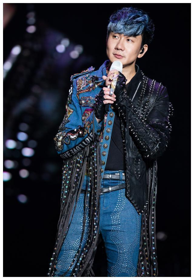 林俊杰重庆巡演带病唱足三小时 卖力演出感动全场