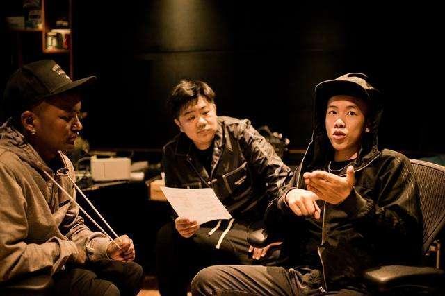 他们曾经夜店驻唱，凭一首歌斩获千万粉丝，却被网友质疑抄袭！