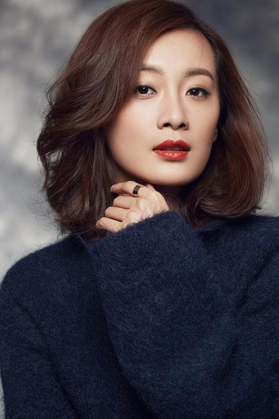 她曾受赵宝刚的欣赏，《奋斗》中就她没火，三次改名后因孙俪走红