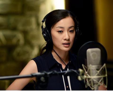 她曾受赵宝刚的欣赏，《奋斗》中就她没火，三次改名后因孙俪走红