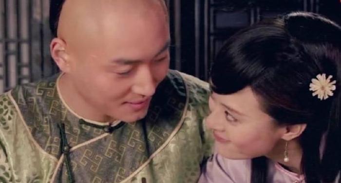 甄嬛传:甄嬛和果郡王圆房，谁注意到甄嬛当时戴的头饰了?