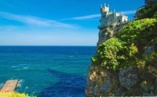 在乌克兰过夜，导游：晚上不要给美女开门